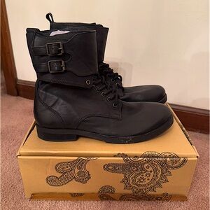 URBAN OUTFITTERS ECOTÉ BLACK LEATHER BUCKLED ANKLE CUFF COMBAT BOOTS SIZE 9 NWB